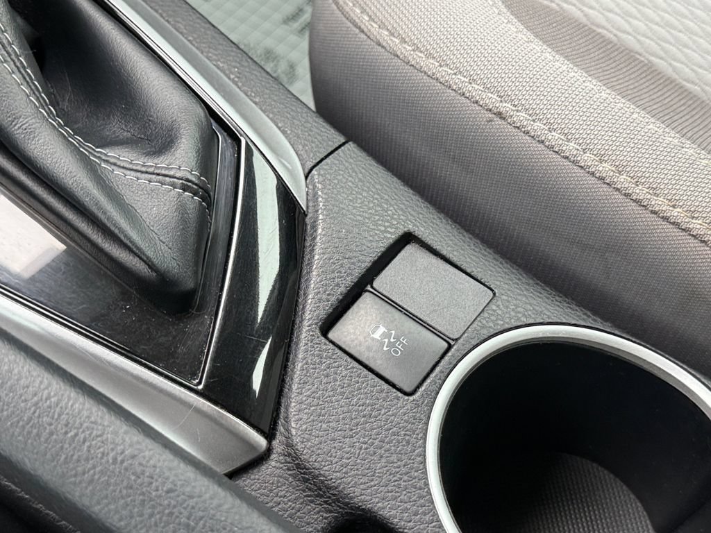 Used 2018 Toyota Corolla LE FWD image 30