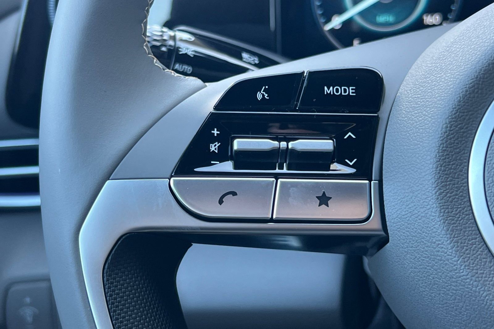 Used 2025 Hyundai Elantra SEL image 30