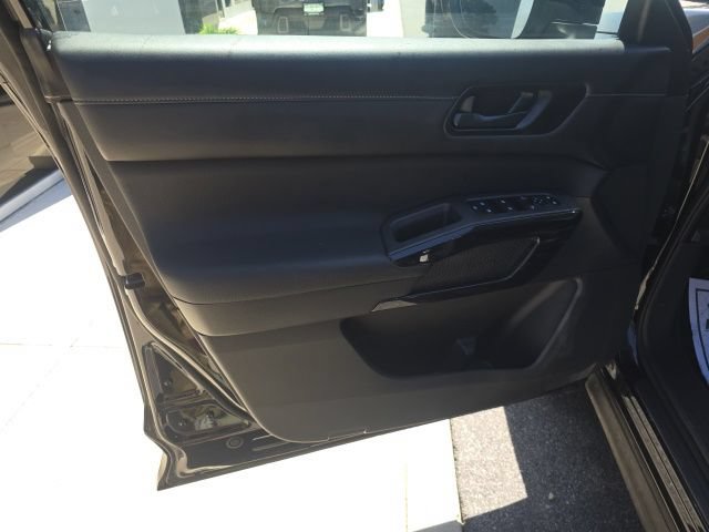 Used 2025 Nissan Pathfinder SV w/ Black Appearance Package AWD/4WD image 10