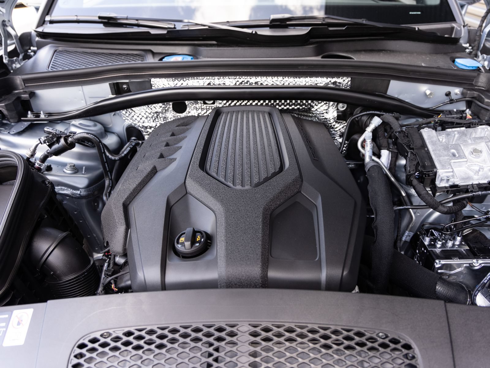 Certified 2026 Porsche Macan AWD/4WD image 36