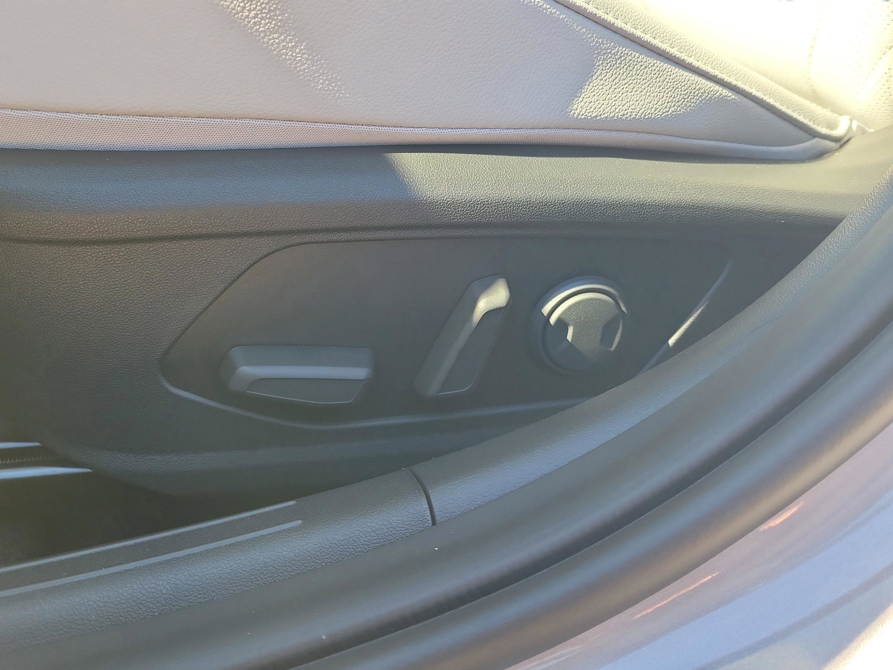 New 2026 Hyundai Elantra Limited image 17