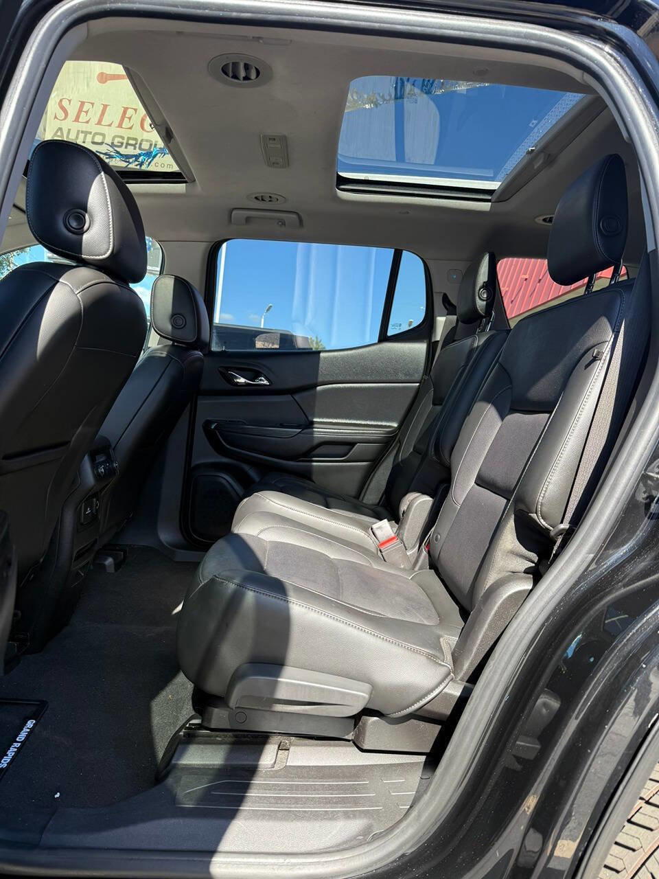 Used 2019 GMC Acadia SLT w/ LPO, Black Accent Package image 14