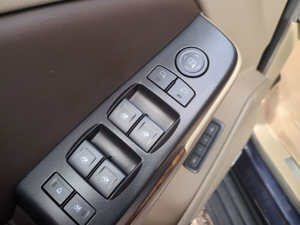 Used 2020 Chevrolet Suburban LT image 14