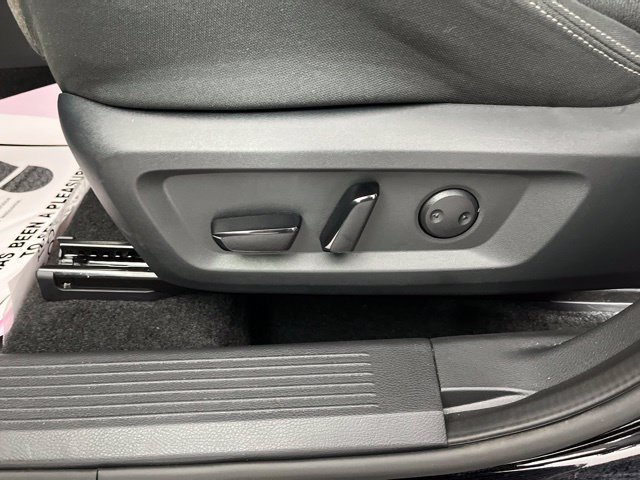 Certified 2026 Nissan Rogue SV FWD image 30