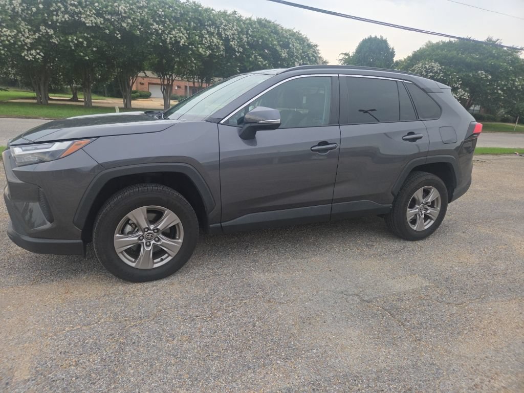 Used 2023 Toyota RAV4 XLE w/ Convenience Package FWD image 5