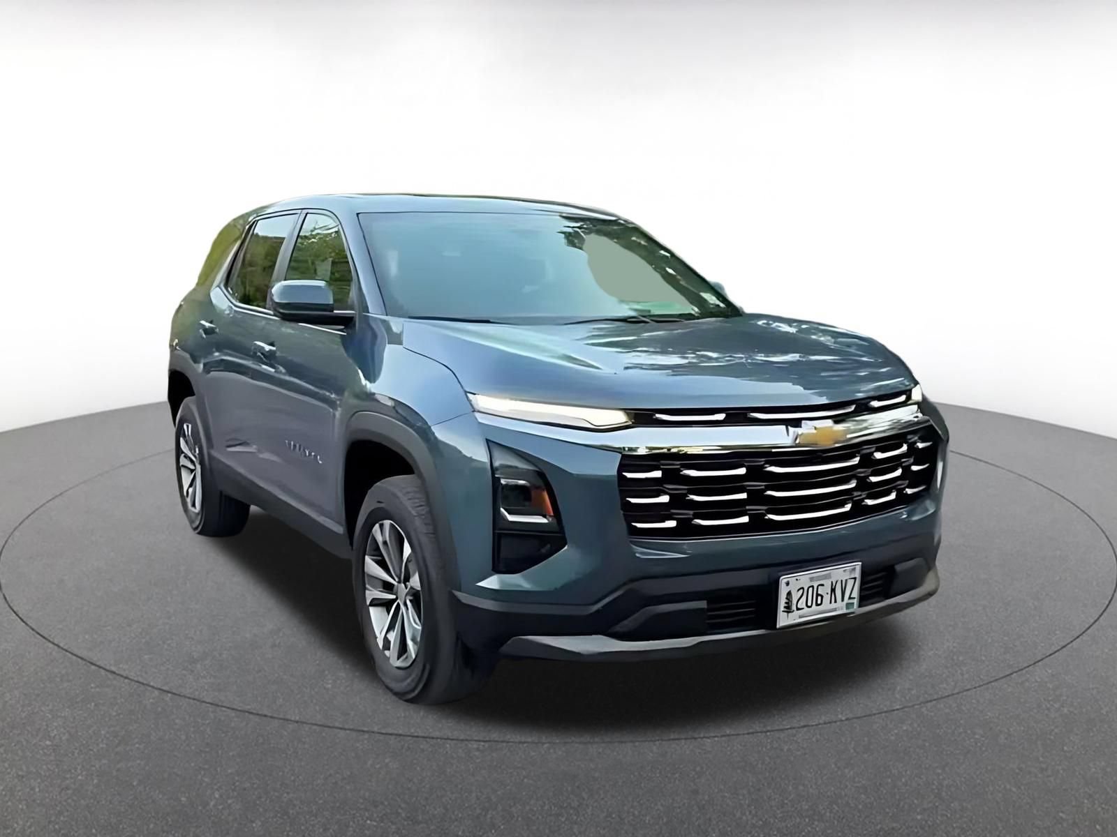 Used 2025 Chevrolet Equinox LT FWD image 3