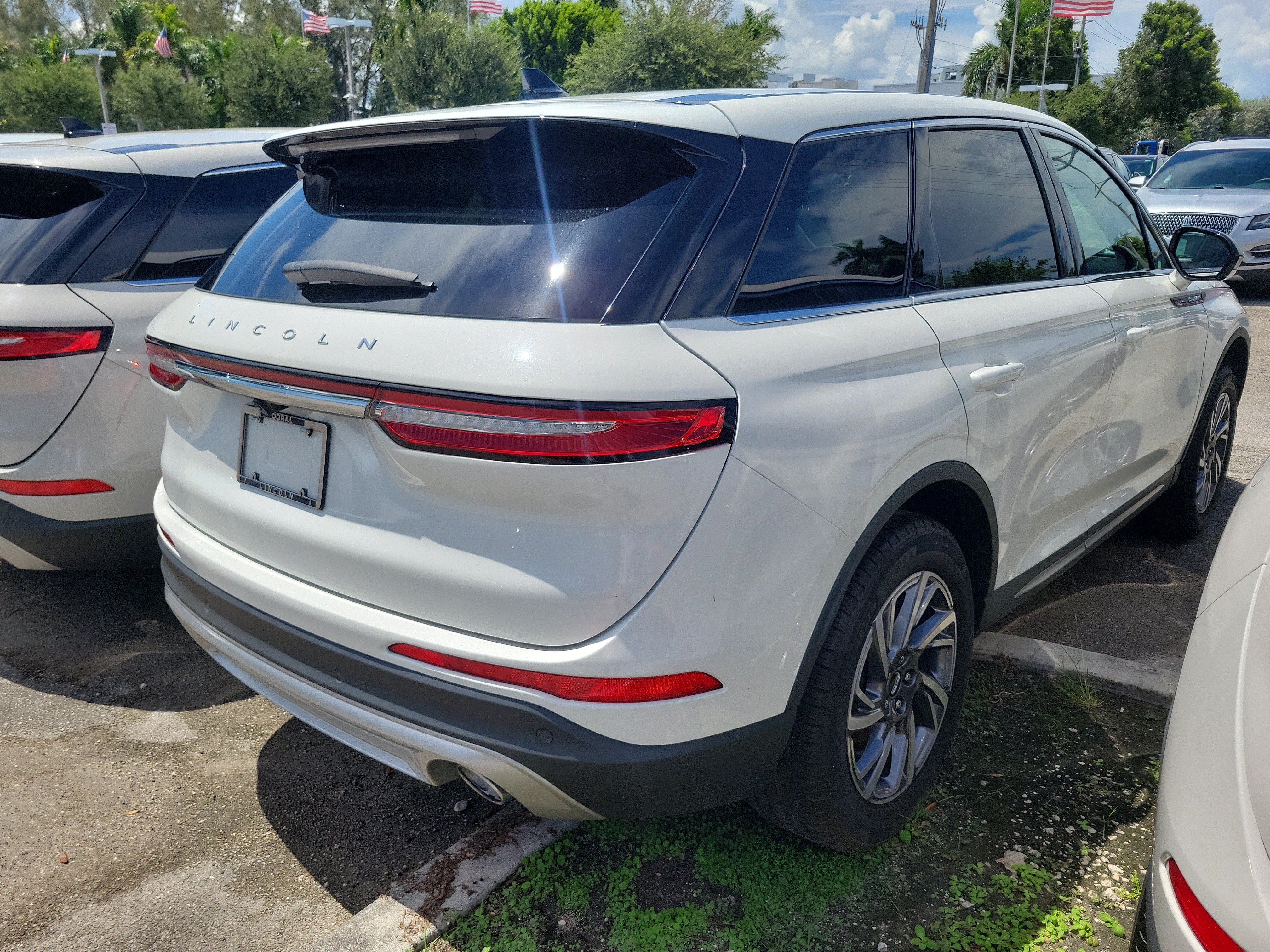 Used 2024 Lincoln Corsair FWD image 3