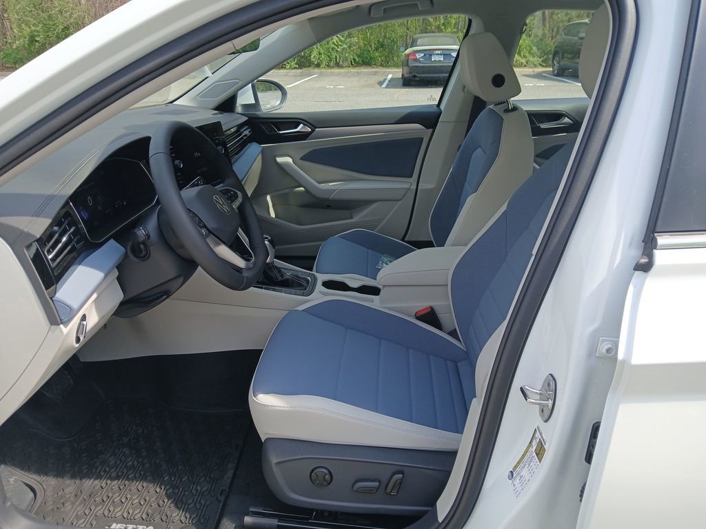 New 2026 Volkswagen Jetta SE FWD image 9