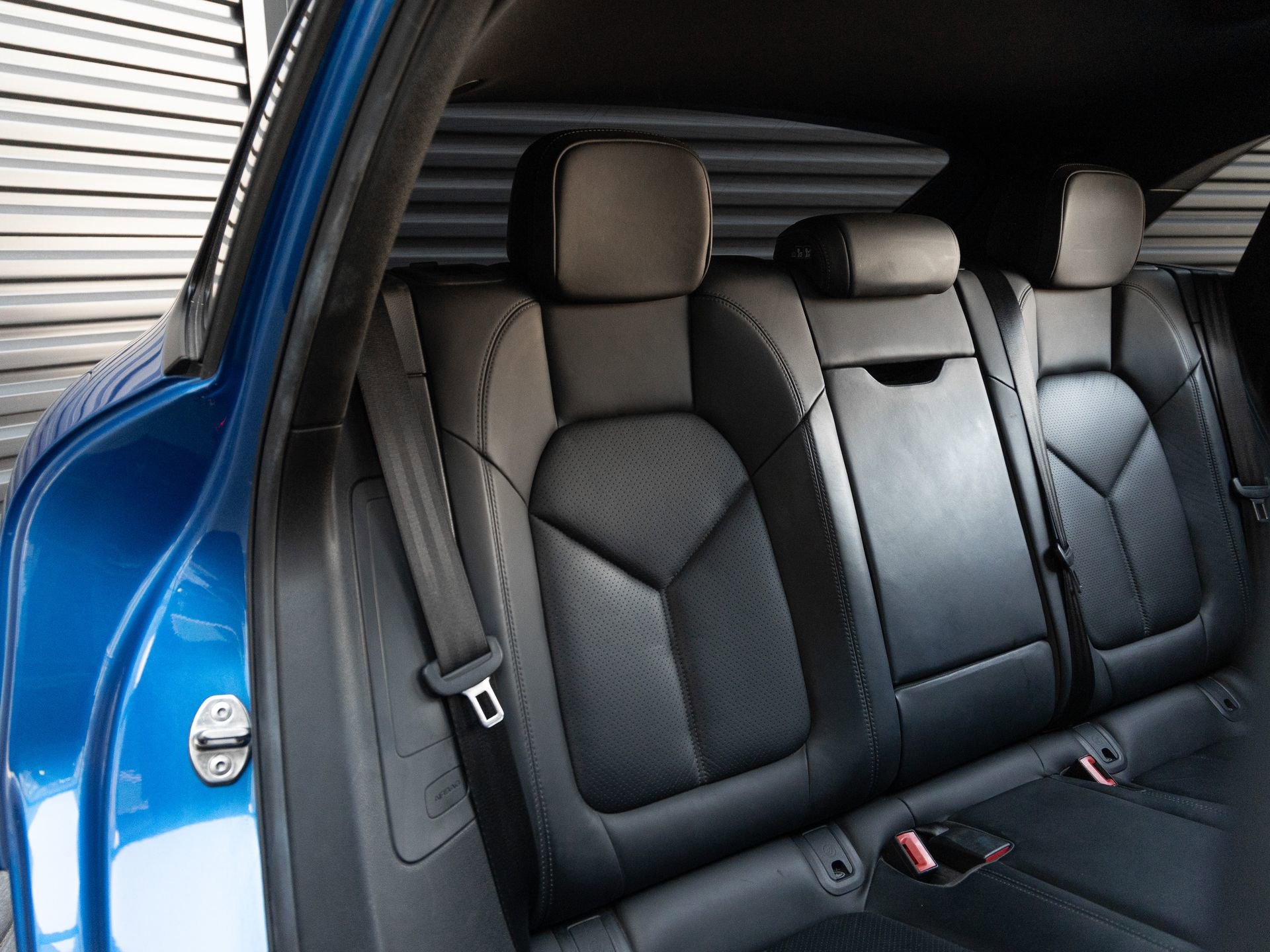 Certified 2021 Porsche Macan AWD/4WD image 31