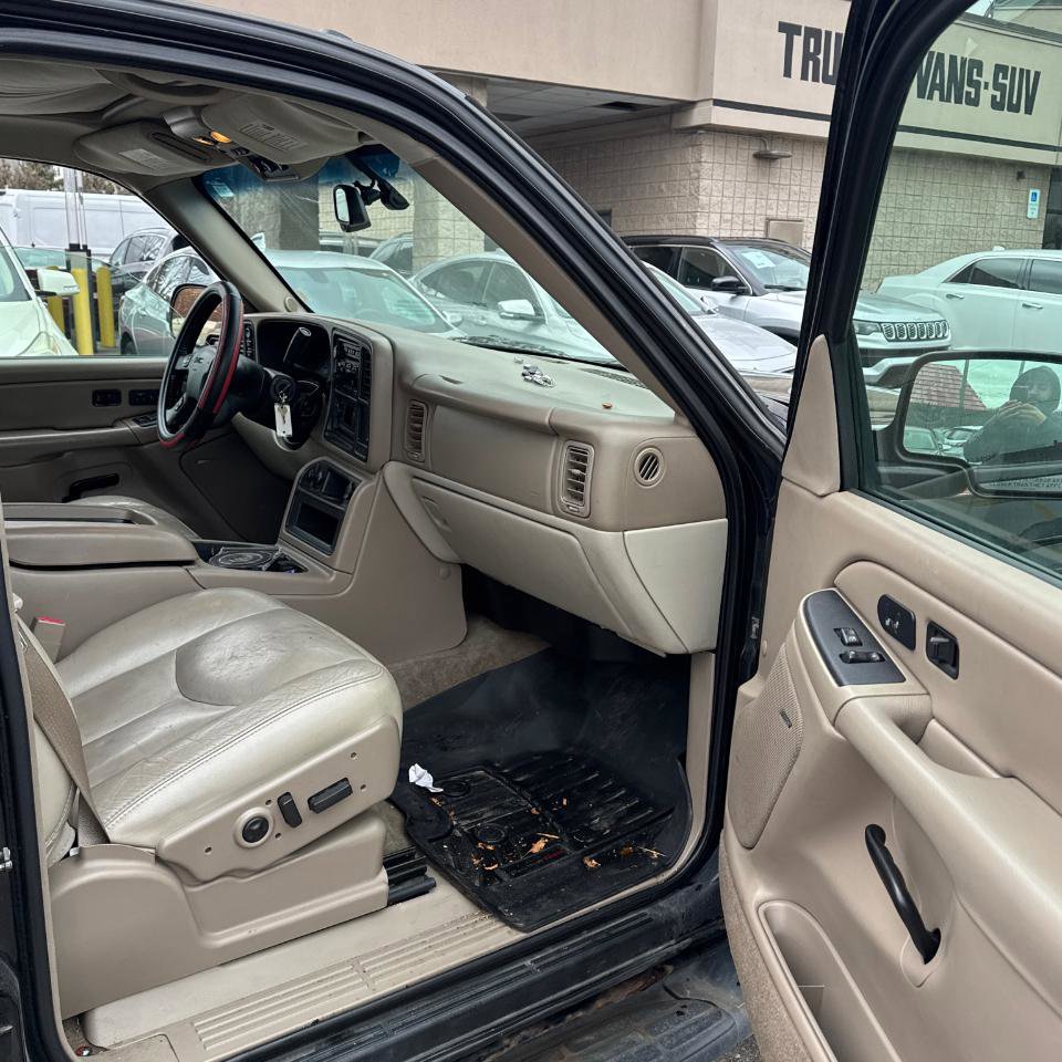 Used 2005 GMC Yukon SLT w/ SLT Preferred Equipment Group AWD/4WD image 17