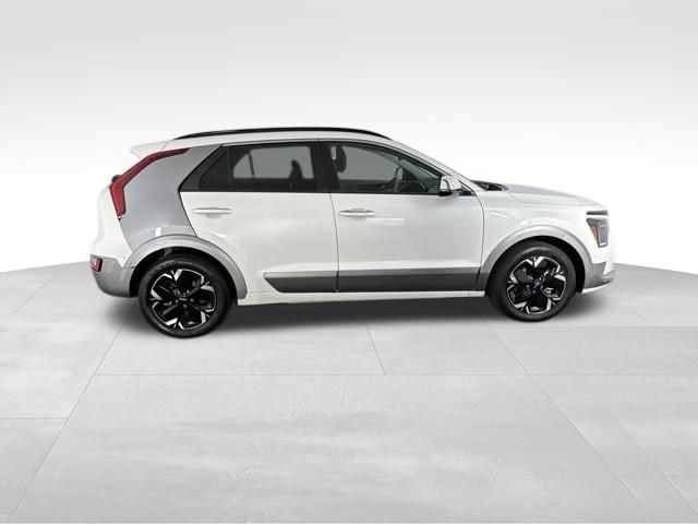 Certified 2023 Kia Niro Wave w/ Wave Preserve Package FWD image 6