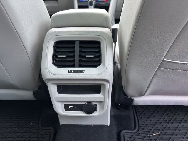 Used 2022 Volkswagen Tiguan SE image 11