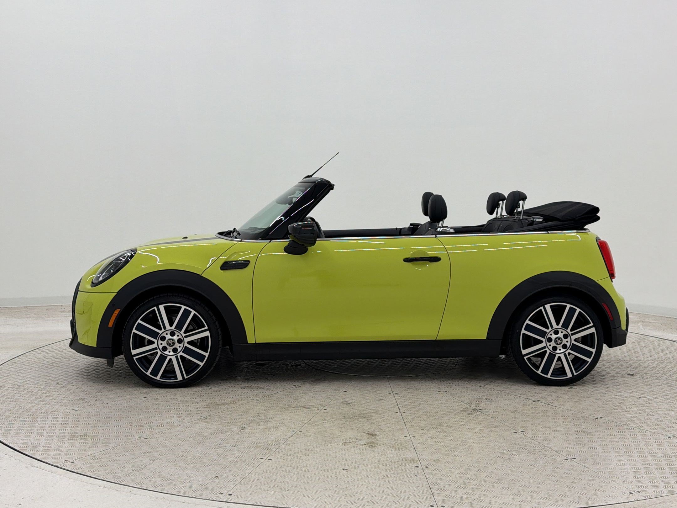 Used 2023 MINI Cooper S FWD image 2