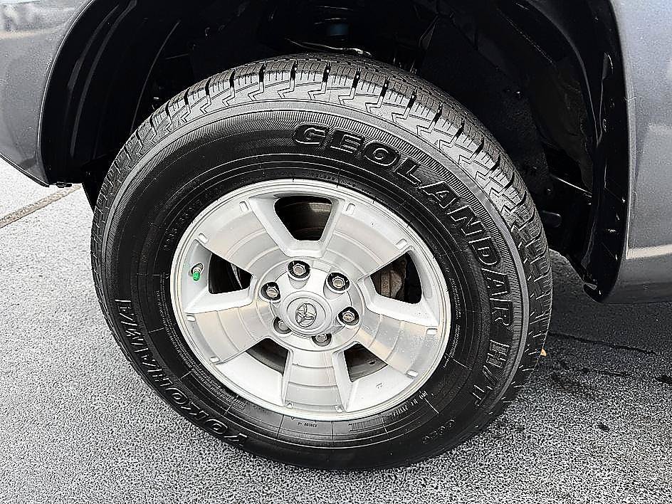 Used 2015 Toyota Tacoma PreRunner w/ TRD Sport Package RWD image 2