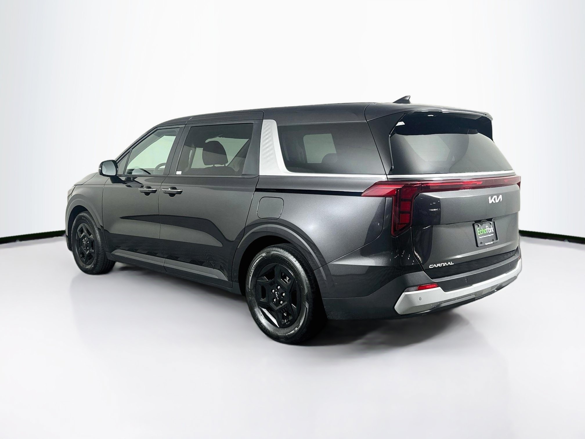 Used 2026 Kia Carnival FWD image 5