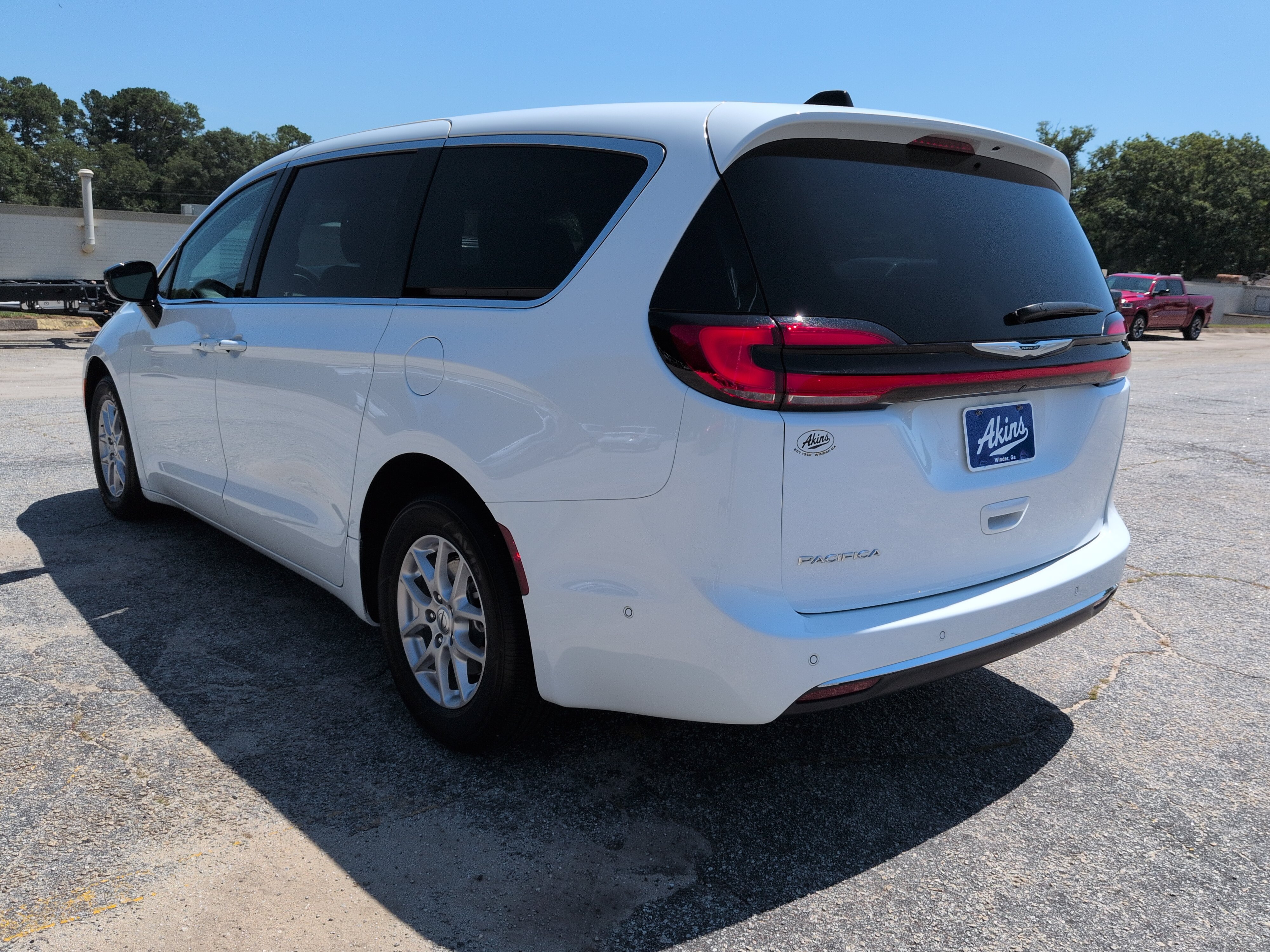 Certified 2025 Chrysler Pacifica Select FWD image 5
