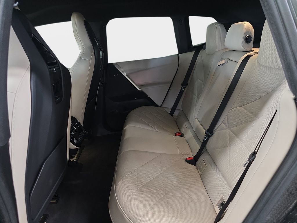 Used 2024 BMW iX xDrive50 w/ Sport Package AWD/4WD image 14