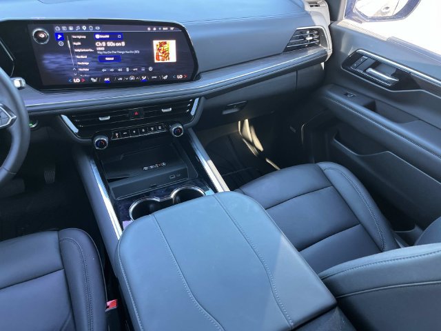 Certified 2025 Chevrolet Suburban LT w/ Comfort Package AWD/4WD image 14