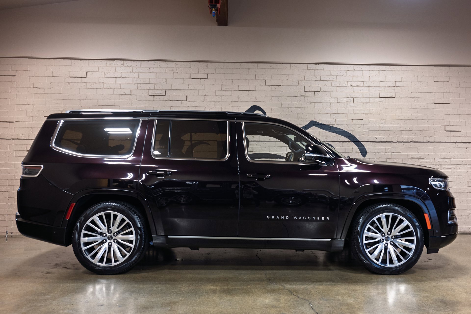 Used 2023 Jeep Grand Wagoneer Series III w/ Rear-Seat Entertainment Group image 3