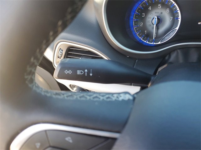 Used 2024 Chrysler Pacifica Touring-L image 14