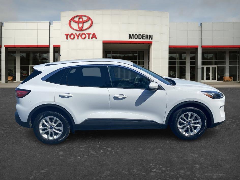 Used 2020 Ford Escape SE image 4