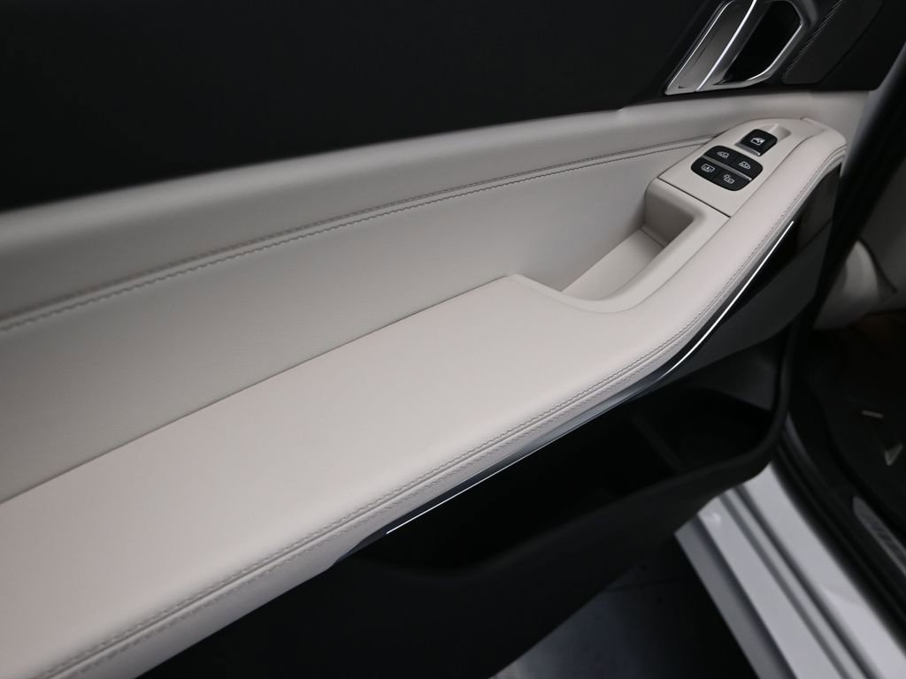 New 2026 BMW X7 M60i image 15