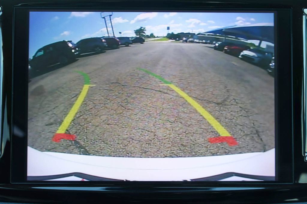 Used 2024 Chrysler Pacifica Touring-L FWD image 26