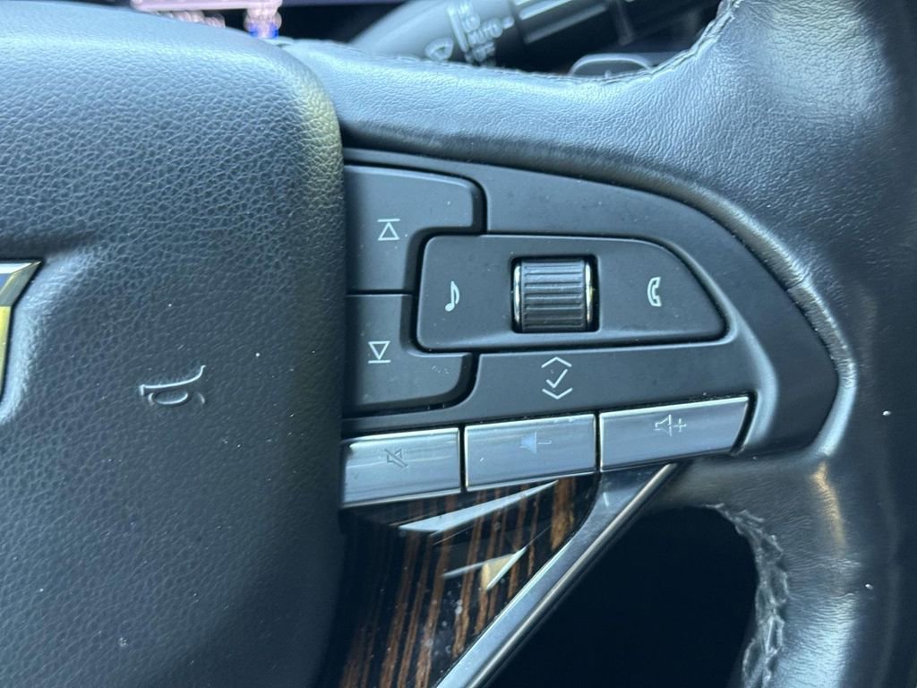 Used 2023 Cadillac Escalade ESV Premium Luxury AWD/4WD image 36