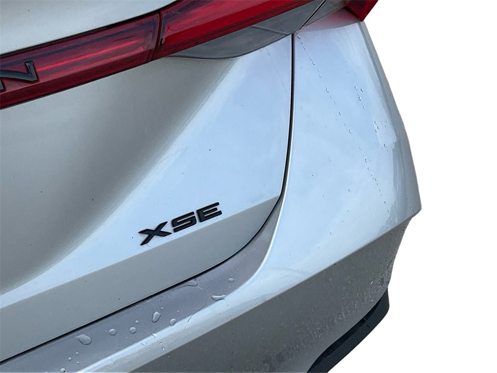 Used 2022 Toyota Avalon XSE image 18