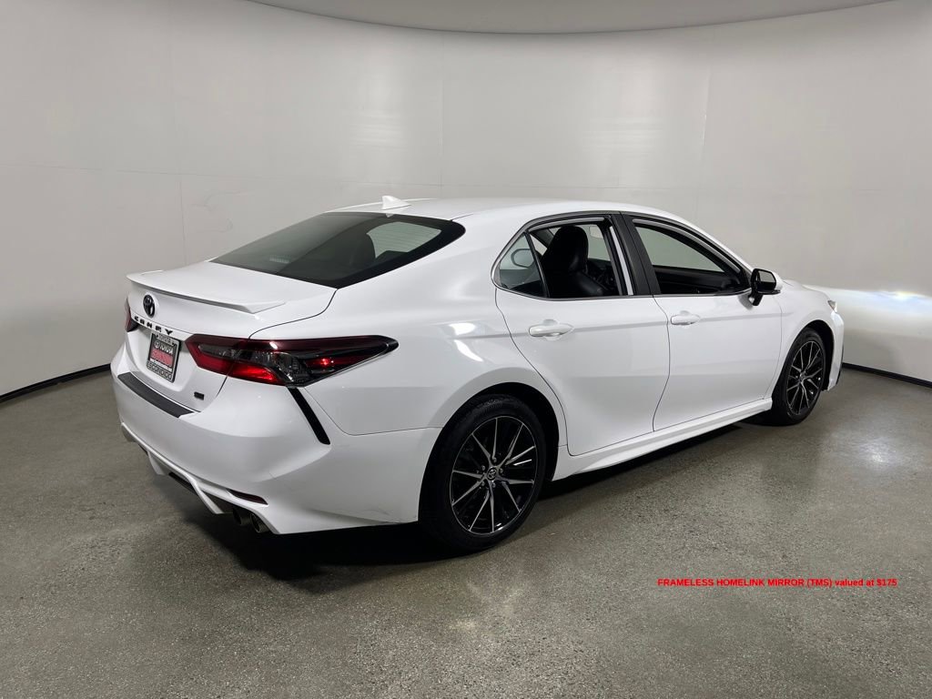 Used 2024 Toyota Camry SE image 3