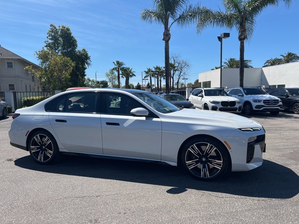 Used 2023 BMW 760i xDrive image 3