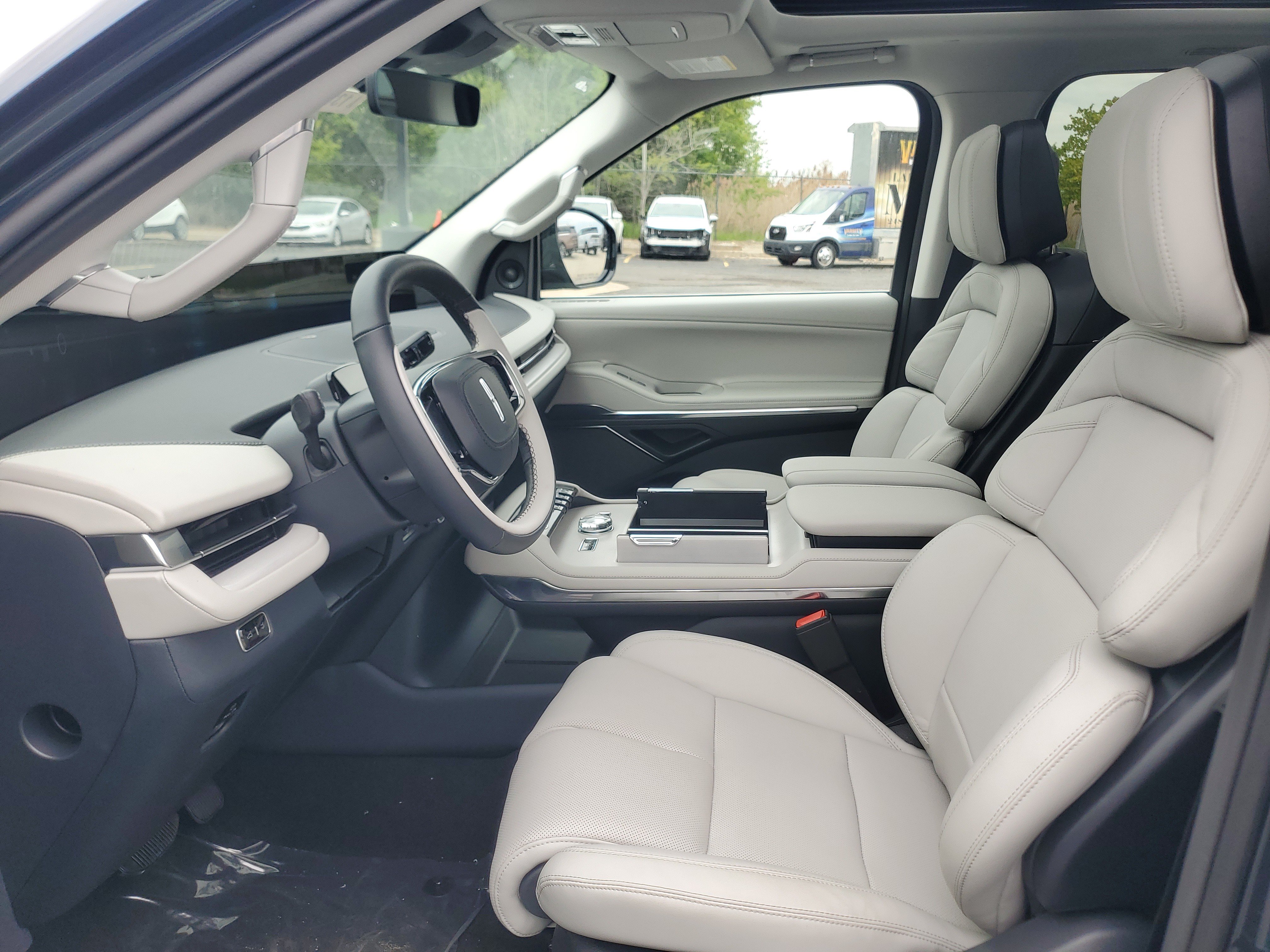 New 2026 Lincoln Navigator Reserve AWD/4WD image 12