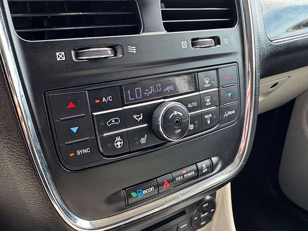 Used 2012 Chrysler Town & Country Limited FWD image 28