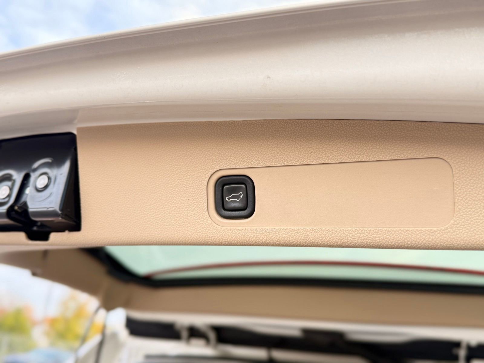 Used 2012 Cadillac Escalade ESV Luxury image 47