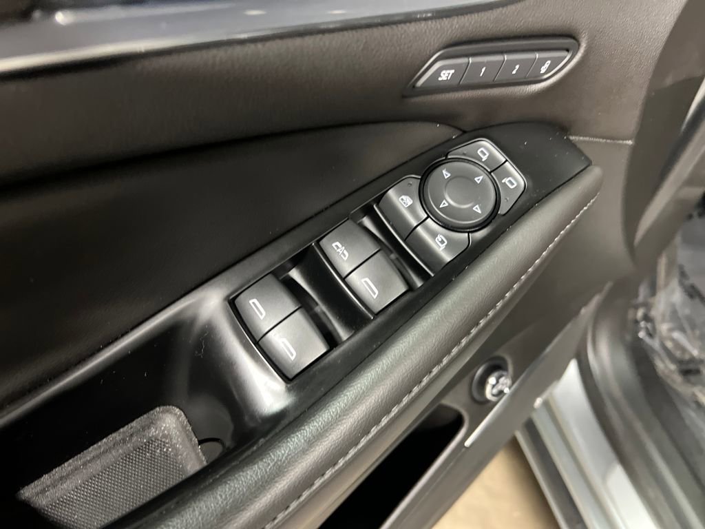 Certified 2023 Buick Enclave Avenir w/ Avenir Technology Package image 17