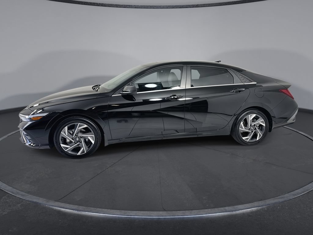 Certified 2025 Hyundai Elantra SEL FWD image 5