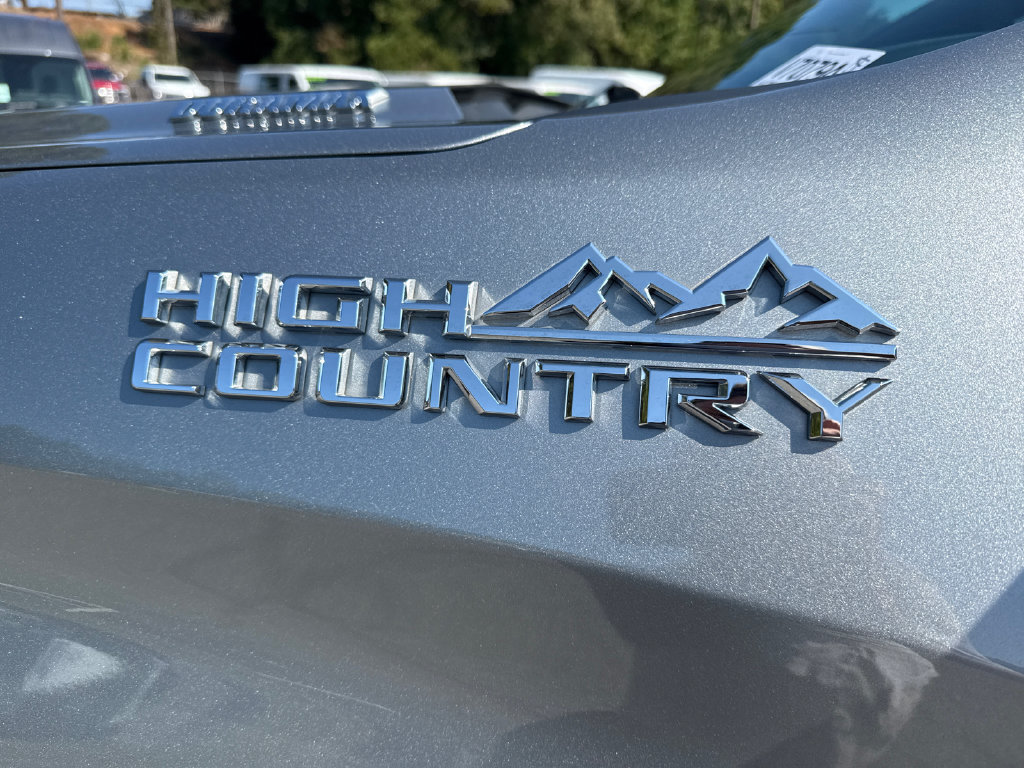 Used 2024 Chevrolet Silverado 1500 High Country w/ Technology Package AWD/4WD image 12