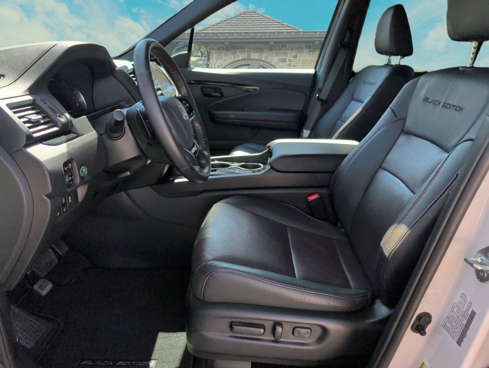 Used 2025 Honda Passport Black Edition image 12