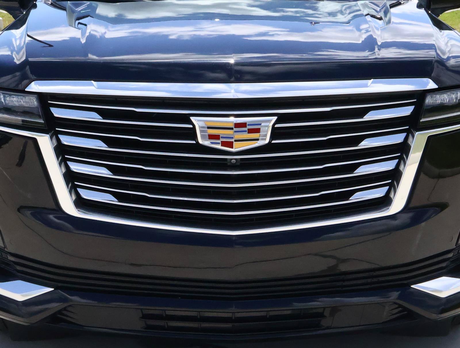 Used 2024 Cadillac Escalade ESV Premium Luxury Platinum AWD/4WD image 8