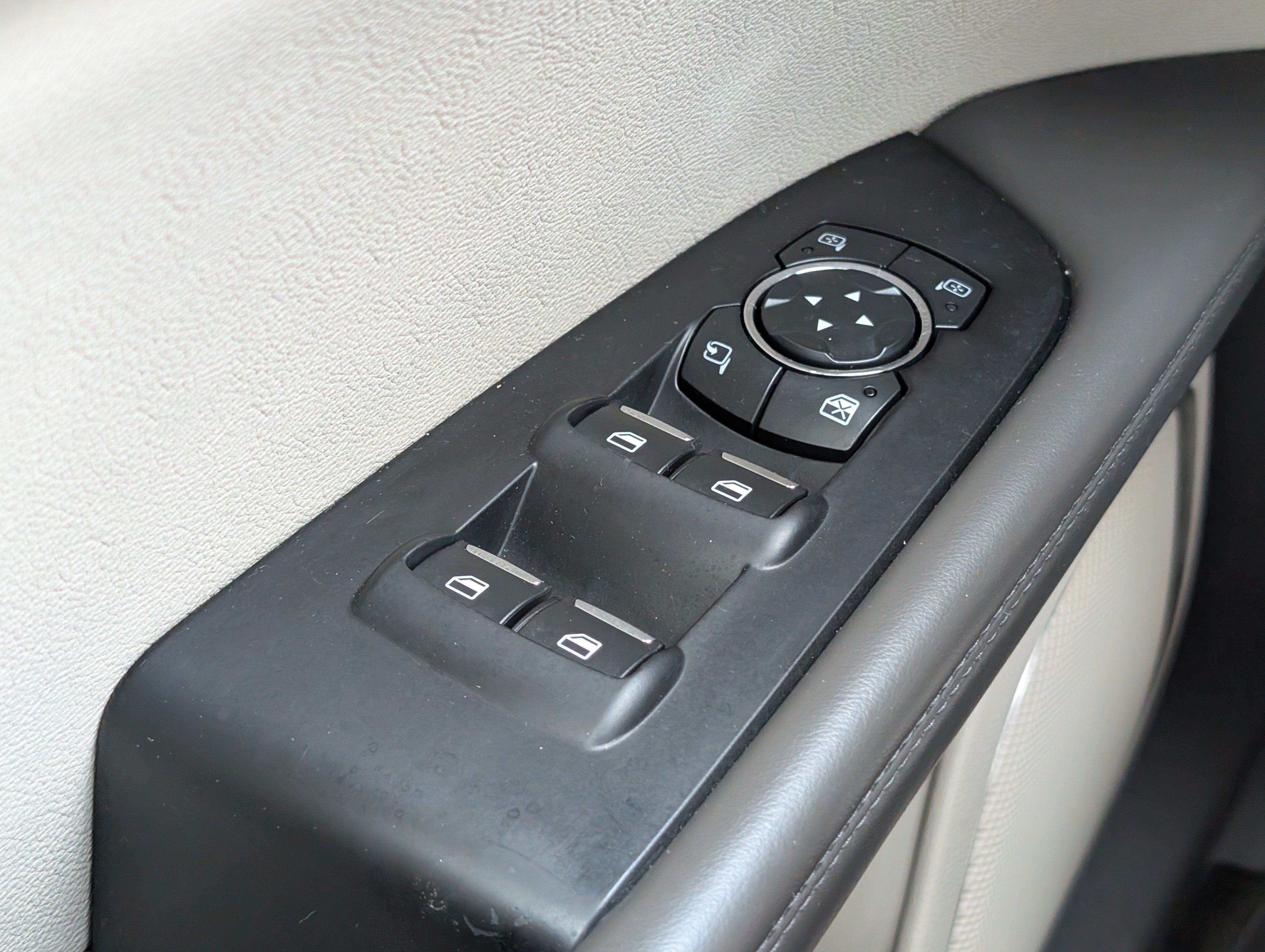 Used 2016 Lincoln MKX Reserve w/ Climate Package FWD image 25