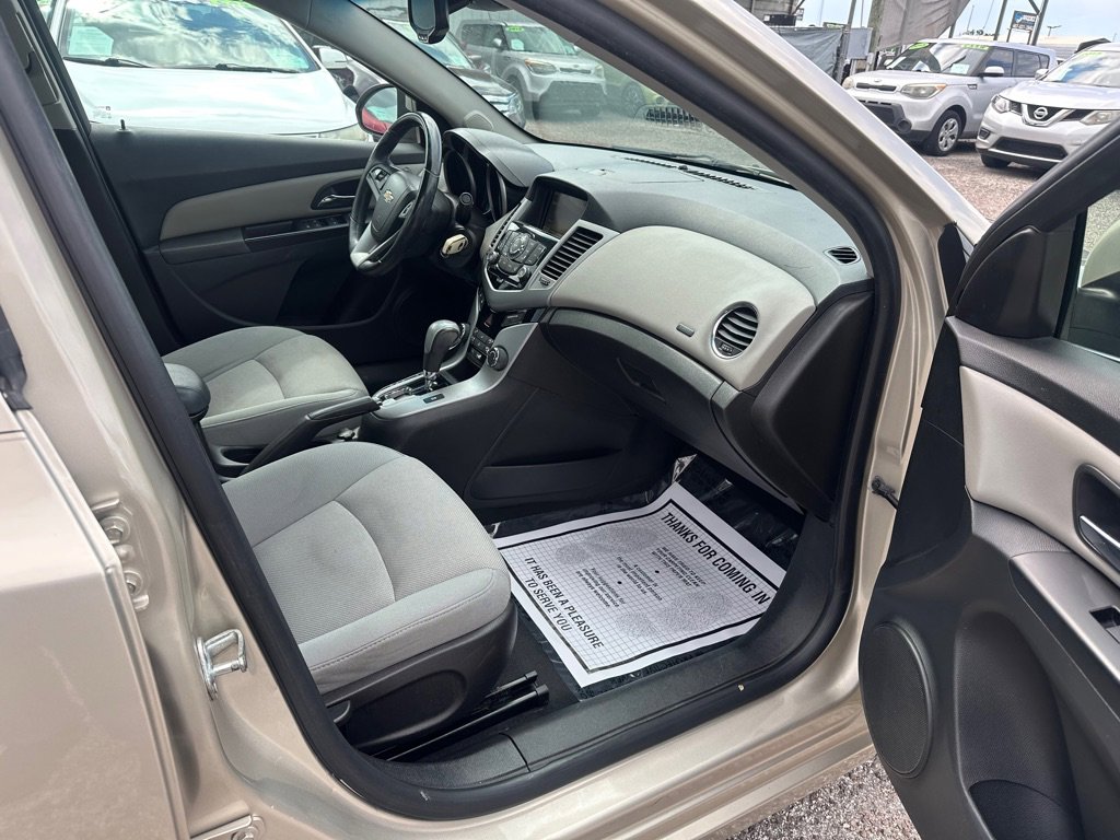 Used 2014 Chevrolet Cruze LT image 12