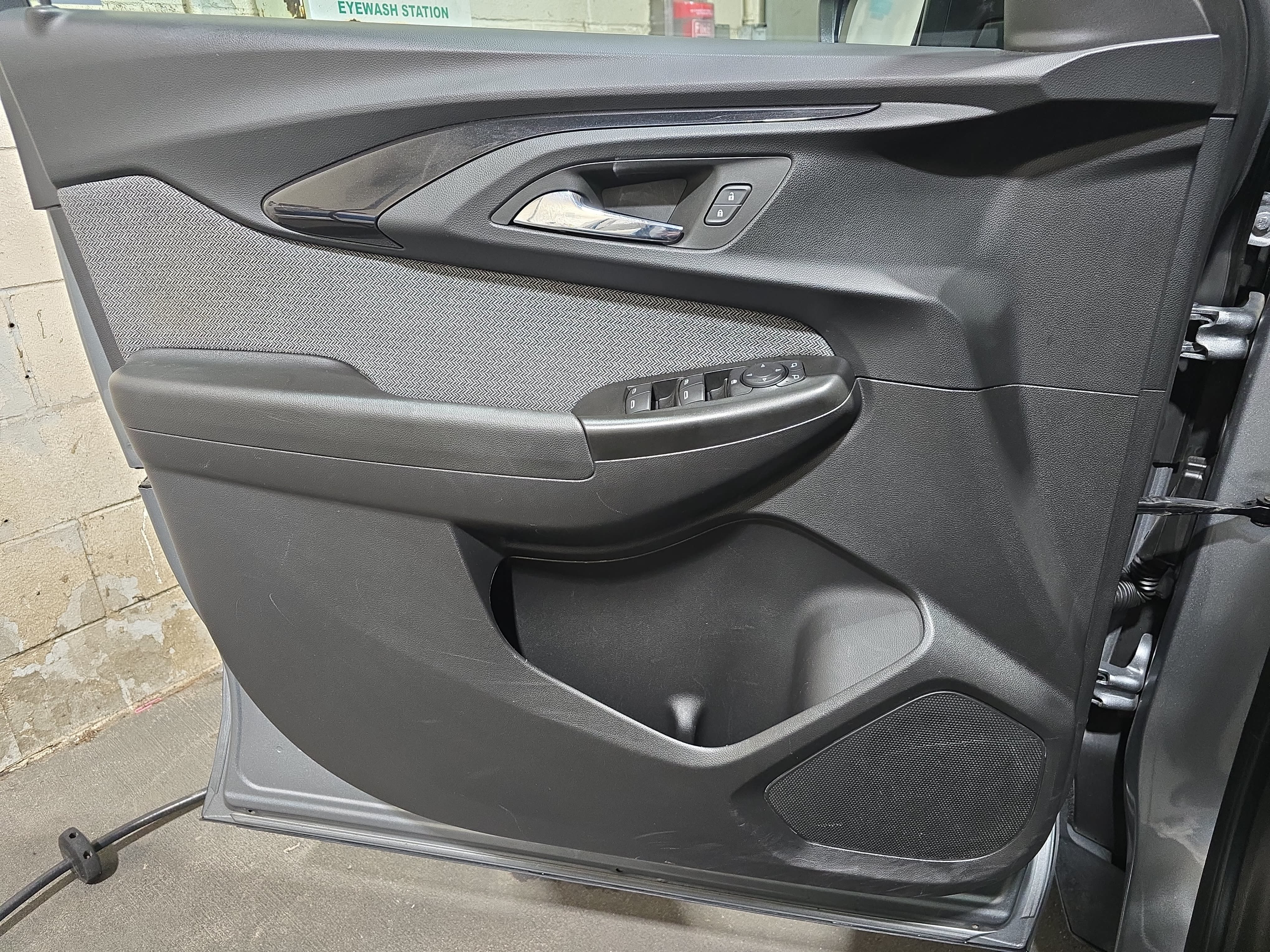 Used 2023 Chevrolet TrailBlazer LT FWD image 25