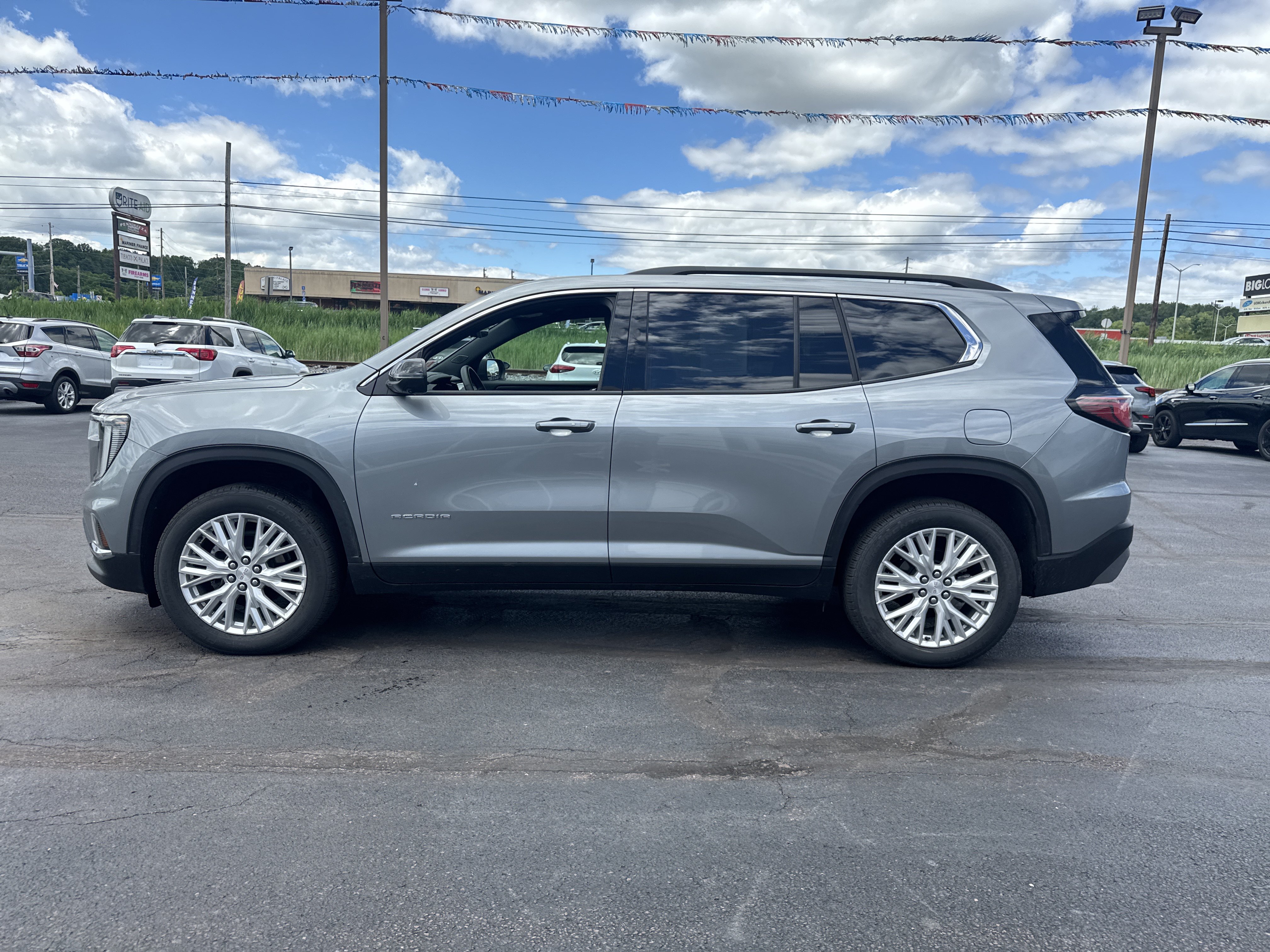 Used 2026 GMC Acadia Elevation w/ Elevation Premium Package AWD/4WD image 7