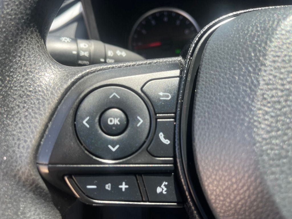 Used 2021 Toyota RAV4 XLE w/ Convenience Package FWD image 32