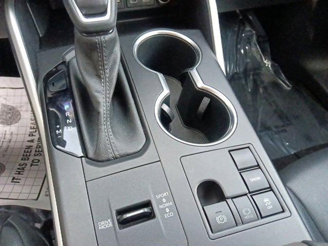 Used 2023 Toyota Highlander XLE image 25