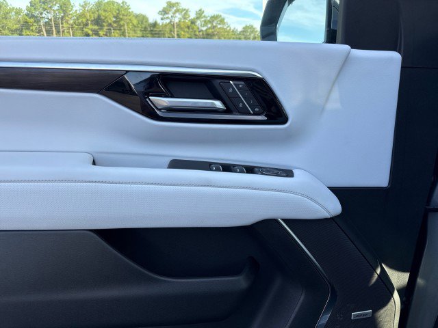New 2025 Chevrolet Suburban Premier image 27