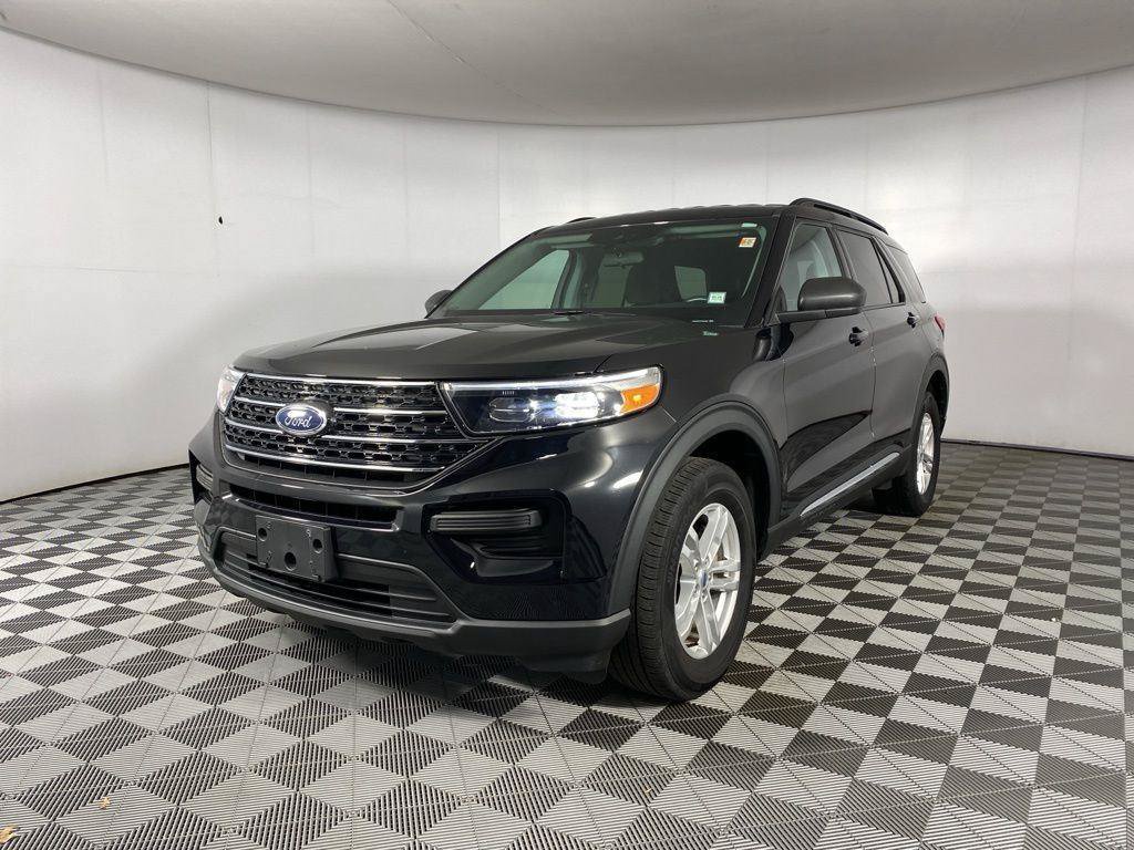 Used 2023 Ford Explorer XLT AWD/4WD image 5