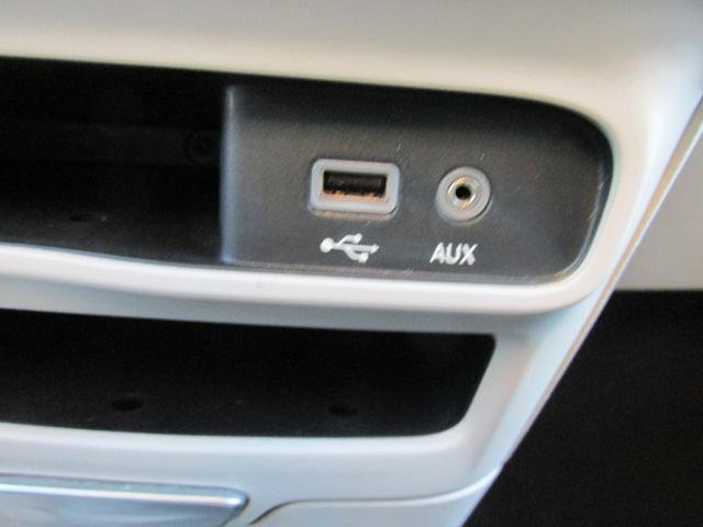 Used 2017 Chrysler Pacifica Touring w/ Tire & Wheel Group FWD image 13