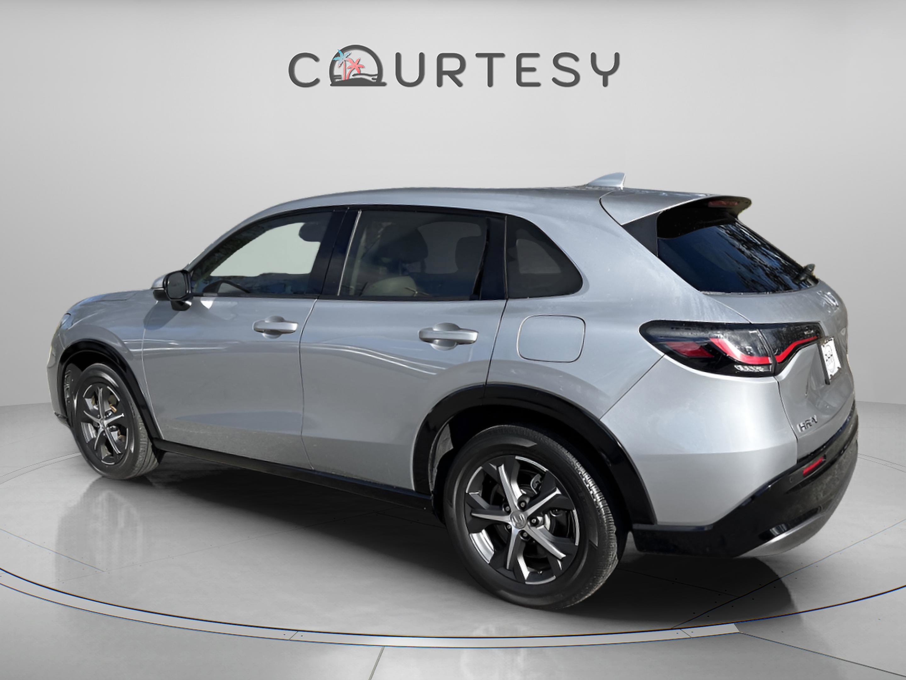 Used 2023 Honda HR-V EX-L image 6