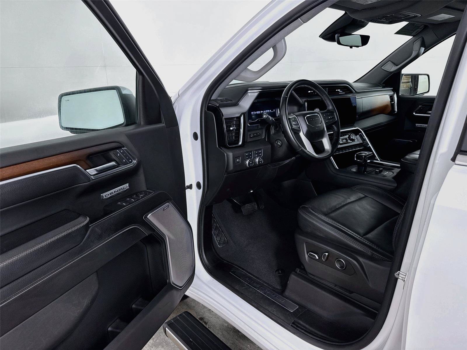 Used 2024 GMC Sierra 1500 Denali w/ Denali Reserve Package AWD/4WD image 3